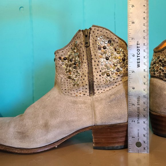 Frye Deborah Cut Stud Boot - Size 9 - Picture 5 of 6